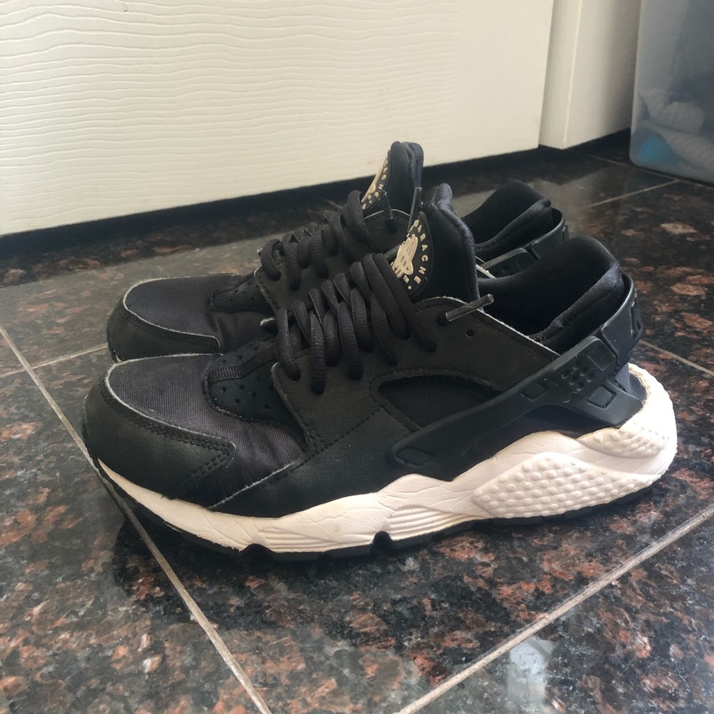 Nike Huarache Sneakers Women’s Sz 8